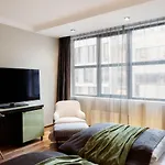 Clarion The Hub 4*