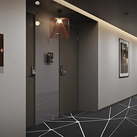 Clarion The Hub 4*