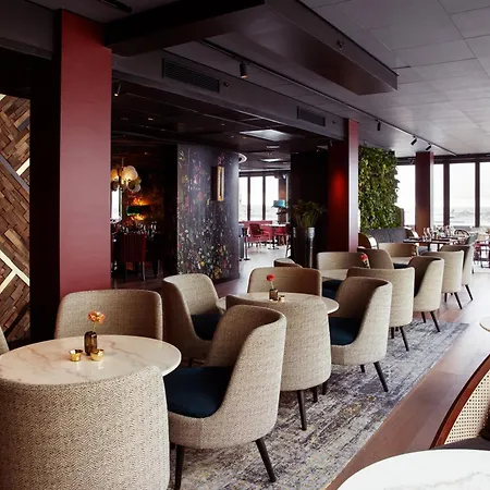 Ξενοδοχείο Clarion The Hub 4*