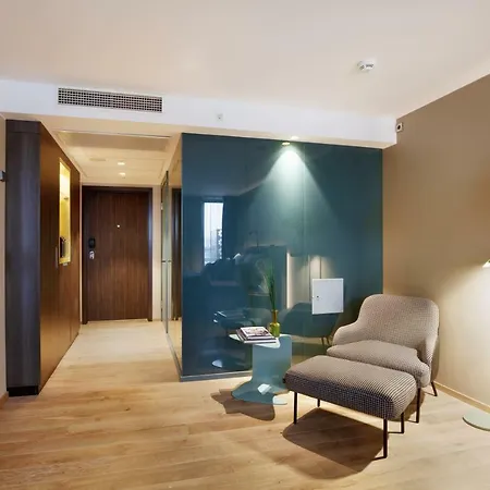 Ξενοδοχείο Clarion The Hub 4*