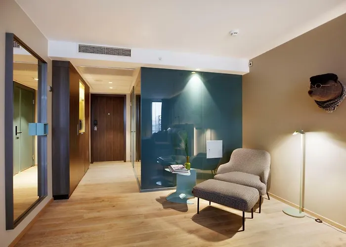 Hotel Clarion The Hub 4*