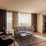 Clarion The Hub 4*