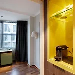Clarion The Hub 4*