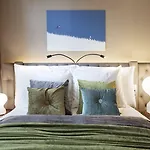Clarion The Hub Hotel