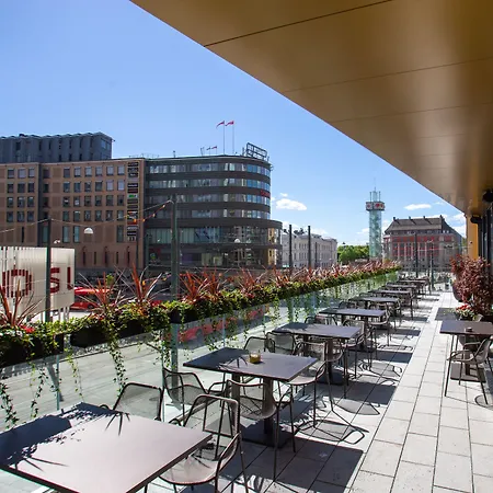 Clarion The Hub 4*